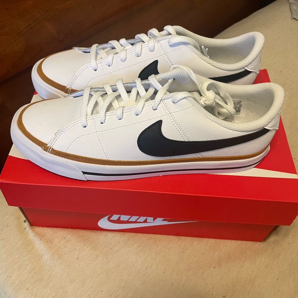 Nike Court Legacy